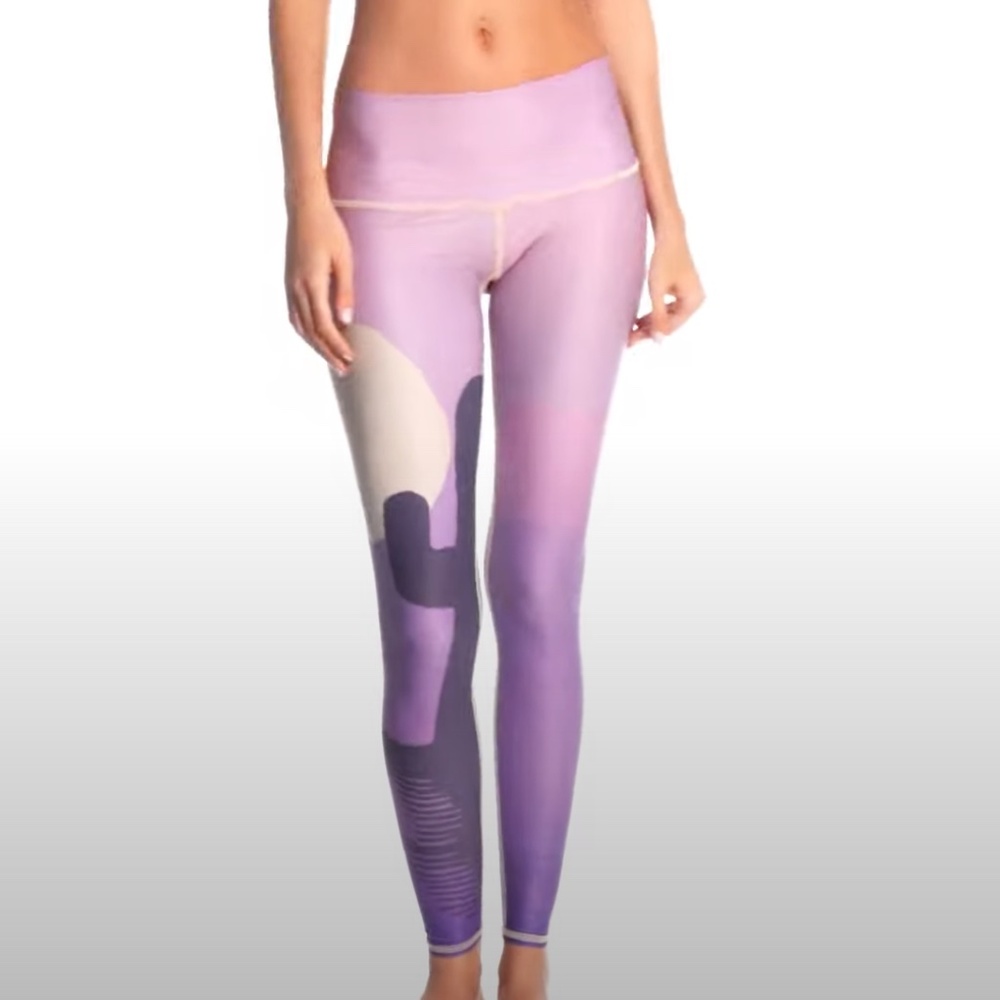 EUC Teeki Coyote Moon Dawn  Hotpant Legging Large